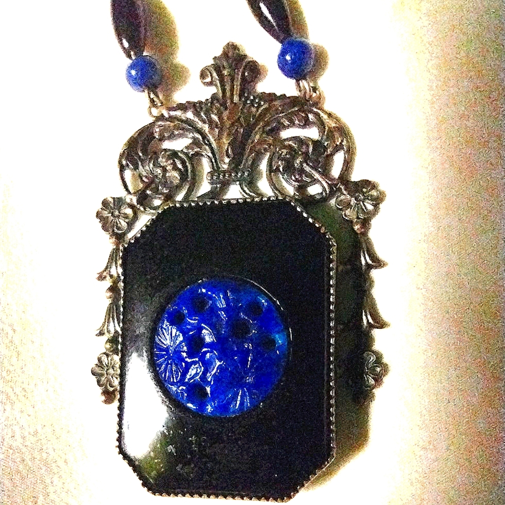 VINTAGE 1920'S TURQUOISE & ONYX  VINTAGE SILVER METAL NECKLACE, CARVED GLASS.